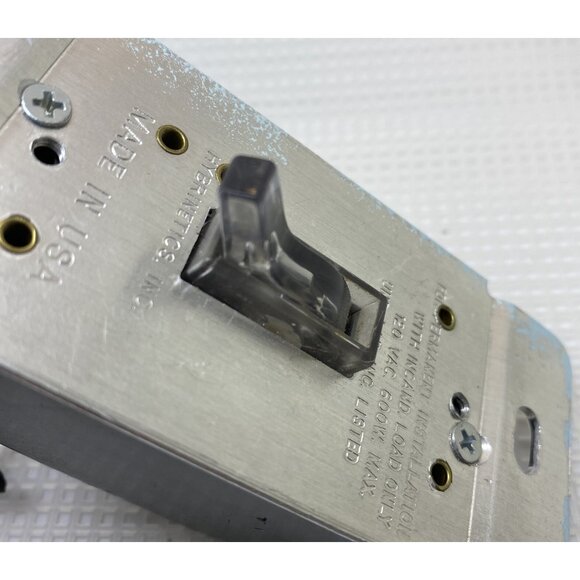 Hybrenetics, Inc.  2 Wall Dimmer Switches For Incandescent 120V AC 600 W Max - Picture 6 of 6